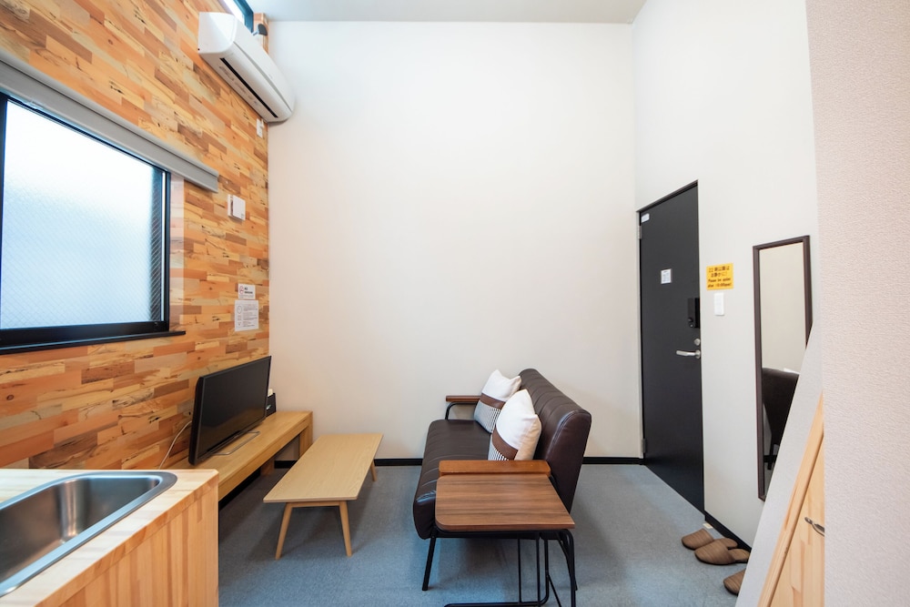 Double Room 101 with washing machine 客室20 | LOCO Minamiichi