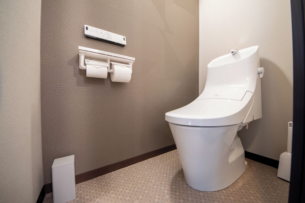 Double Room 202 バスルーム0 | LOCO Minamiichi