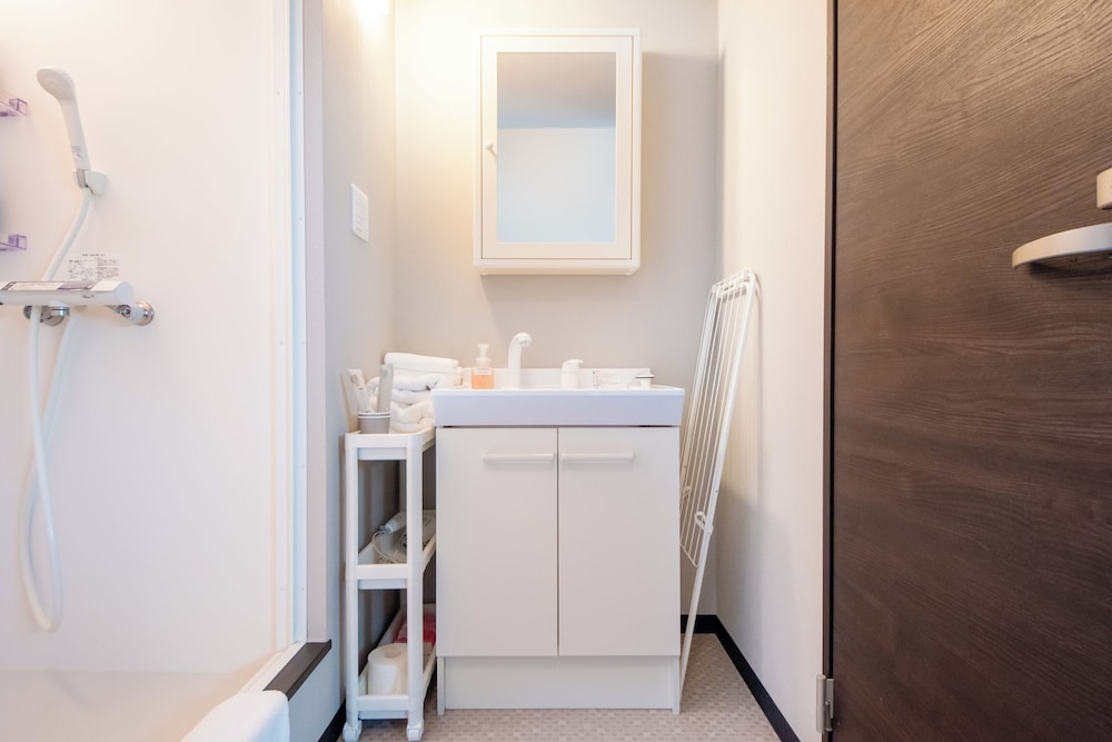 Double Room 205 バスルーム0 | LOCO Minamiichi