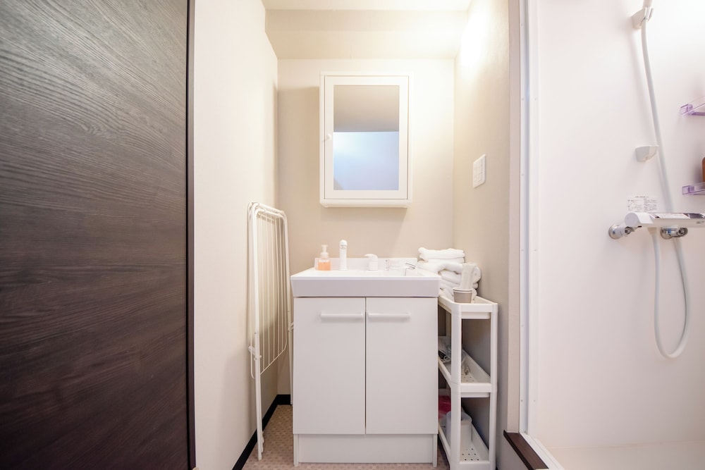 Double Room 202 バスルーム3 | LOCO Minamiichi