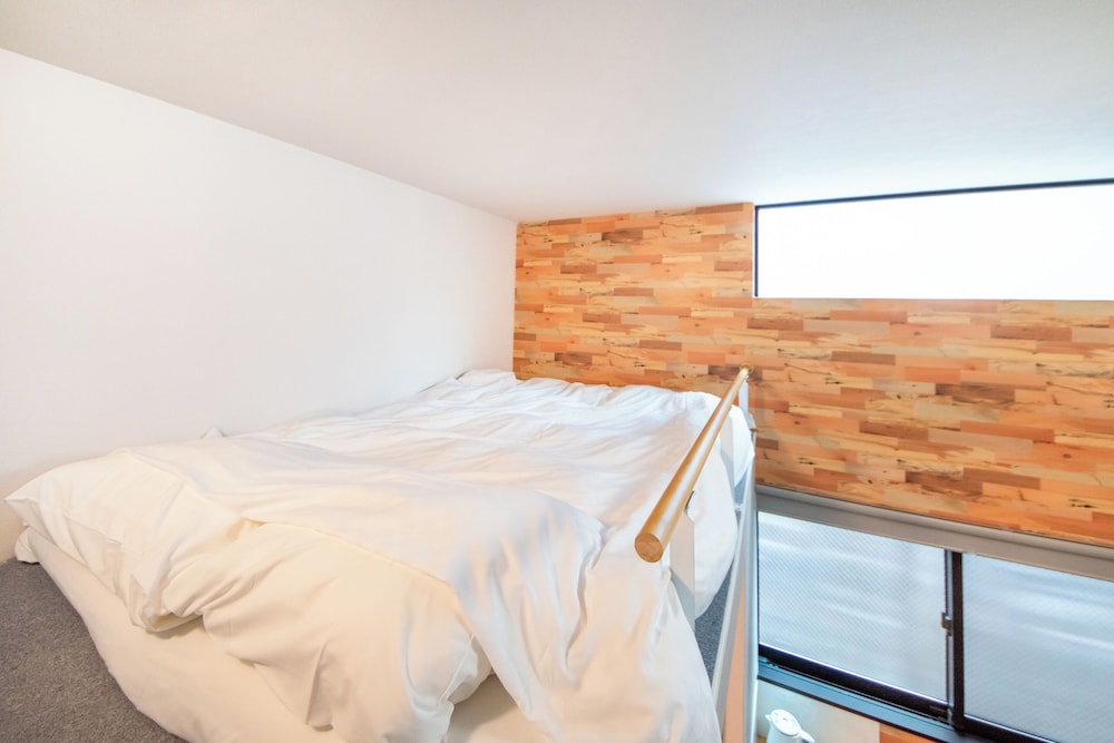 Double Room 101 with washing machine 客室19 | LOCO Minamiichi