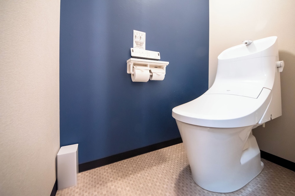Double Room 104 バスルーム0 | LOCO Minamiichi