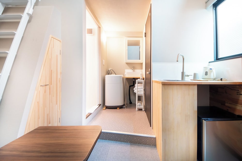 Double Room 101 with washing machine 客室24 | LOCO Minamiichi