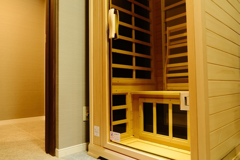 デラックス ツインルーム 2 ベッドルーム 禁煙 サウナ 客室2 | ラ・ジョリー元町