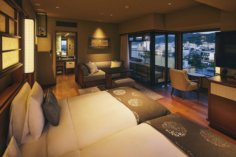 [別邸] 鴨川 (最上階) プレミアムコーナーツイン 禁煙 客室2 | 四条河原町温泉 空庭テラス京都別邸