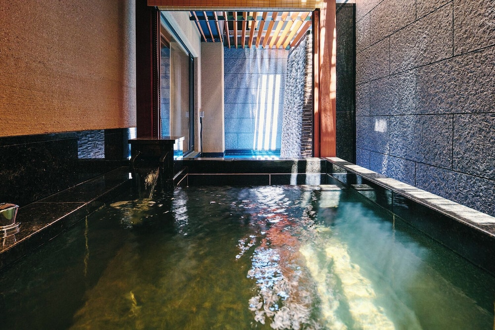 水簾＜1階＞デラックスツイン バスルーム1 | 四条河原町温泉 空庭テラス京都別邸