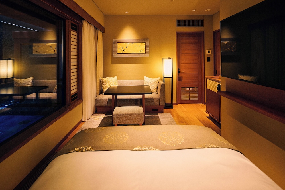 [別邸] 水簾＜1階＞デラックスダブル 客室1 | 四条河原町温泉 空庭テラス京都別邸