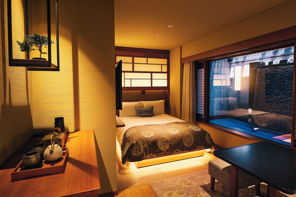 [別邸] 水簾＜1階＞デラックスダブル | 四条河原町温泉 空庭テラス京都別邸