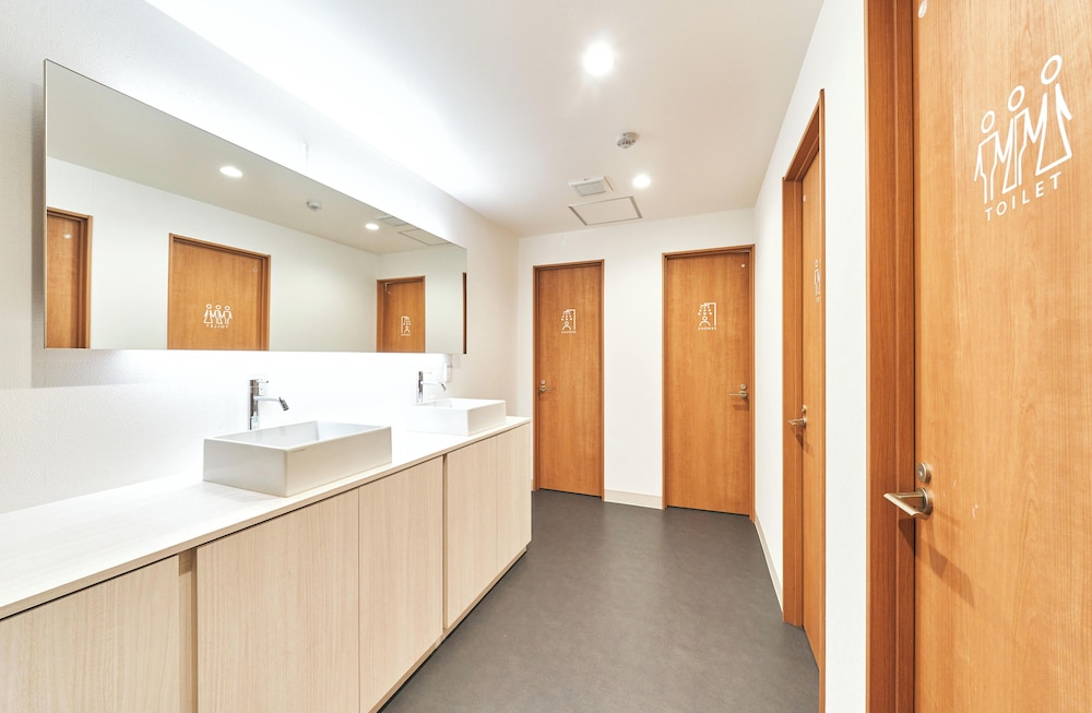 スーペリア ダブルルーム 共用バスルーム0 | Cocts Akihabara