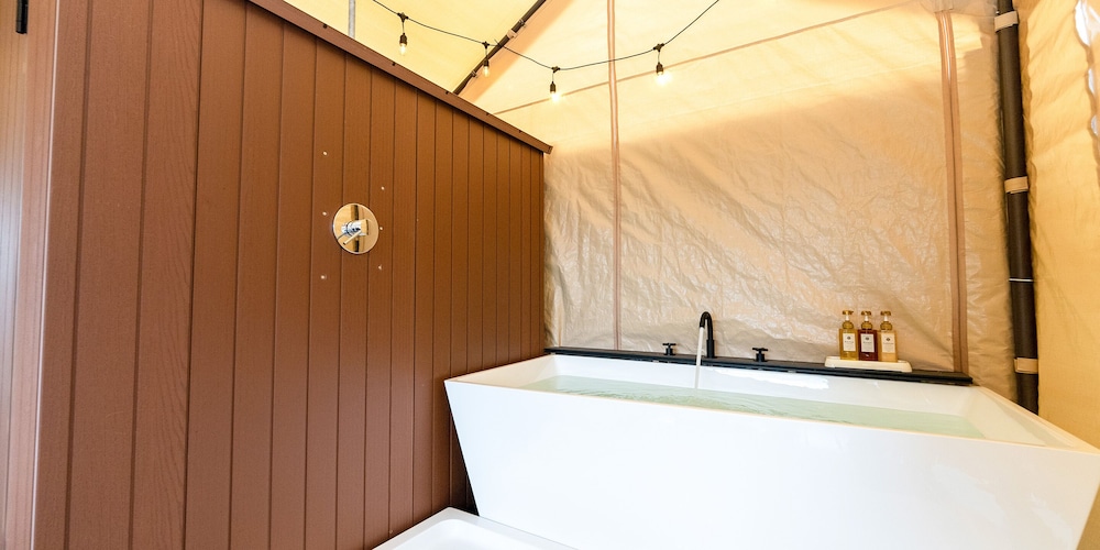 グランピング (ドームテント) 半露天風呂付 禁煙 客室4 | SPRINGS VILLAGE 丹沢・中川温泉リゾート