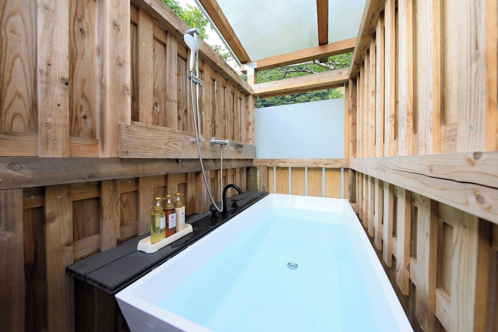 グランピング (リバーサイド) 露天風呂付 禁煙 バスルーム0 | SPRINGS VILLAGE 丹沢・中川温泉リゾート