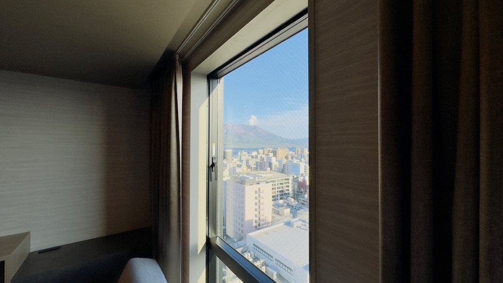 スーペリアダブル桜島側 (2名利用) 禁煙 マウンテン ビュー0 | ダイワロイネットホテル鹿児島天文館 PREMIER