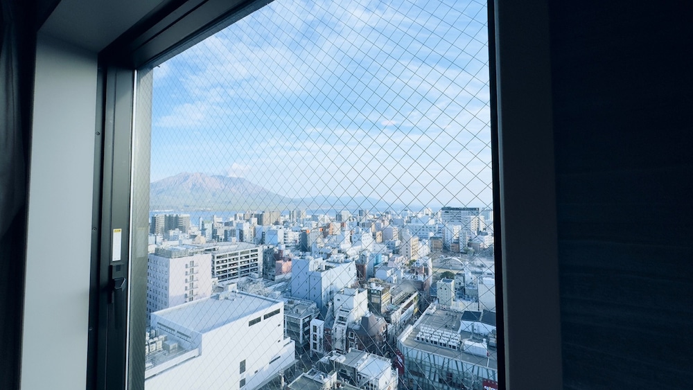 スーペリアダブル桜島側 (2名利用) 禁煙 マウンテン ビュー1 | ダイワロイネットホテル鹿児島天文館 PREMIER