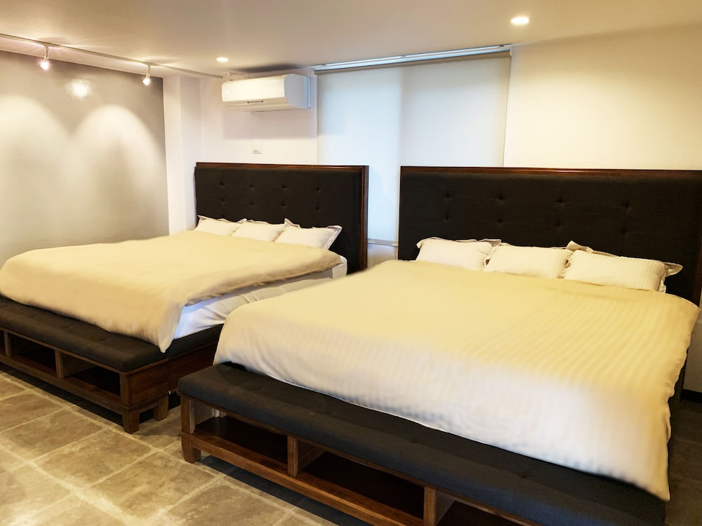 ラグジュアリー ヴィラ 客室1 | MARINX POOL VILLA NAKANDAKARI