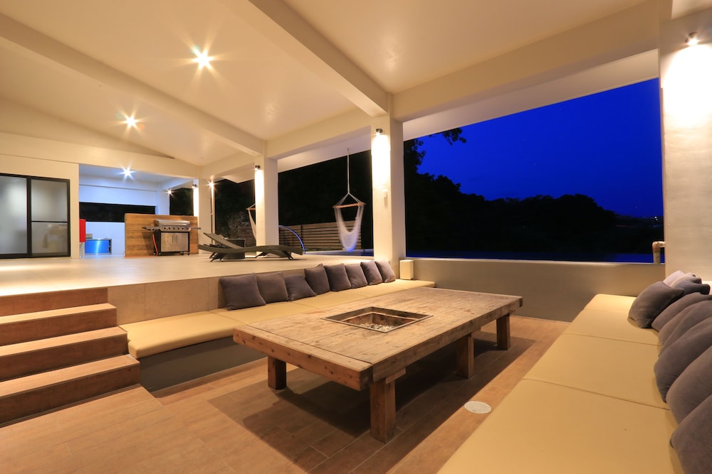 ラグジュアリー ヴィラ テラス / パティオ1 | MARINX POOL VILLA NAKANDAKARI