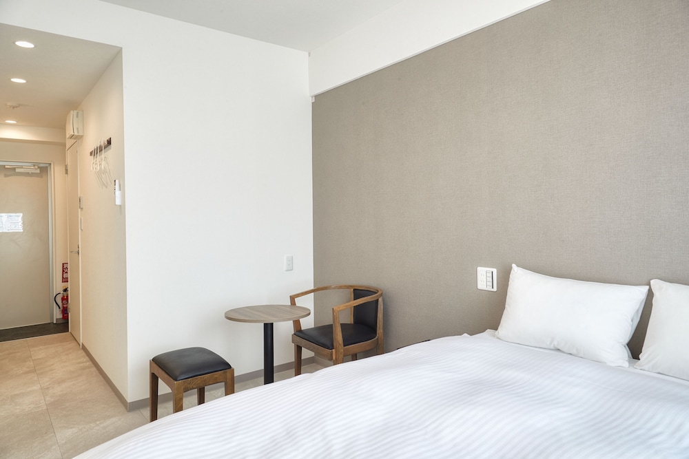 コンフォート ダブルルーム 客室1 | BiBi Hotel 波之上