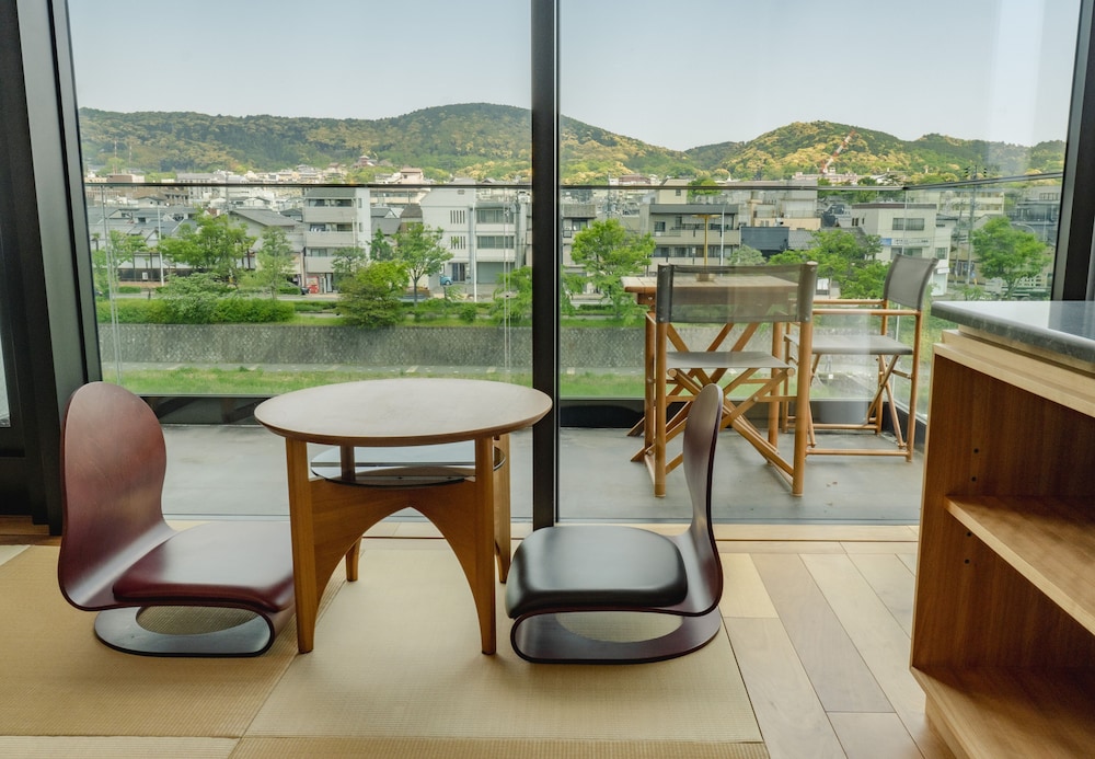 プレミアム ルーム ダブルベッド 2 台 バルコニー (River) 部屋からの景観0 | 源氏京都