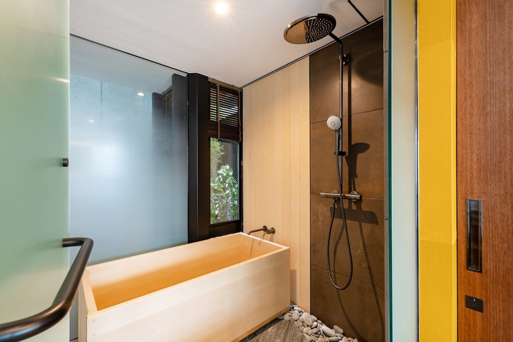 スイート (Garden) バスルーム0 | 源氏京都