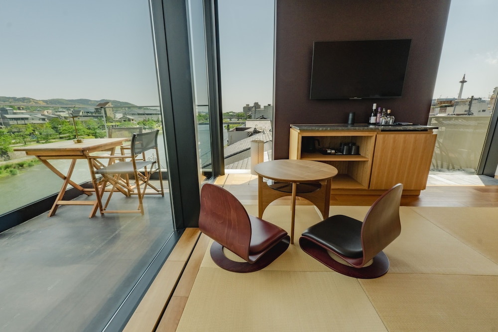 プレミアム ルーム ダブルベッド 2 台 バルコニー (River) 部屋からの景観1 | 源氏京都