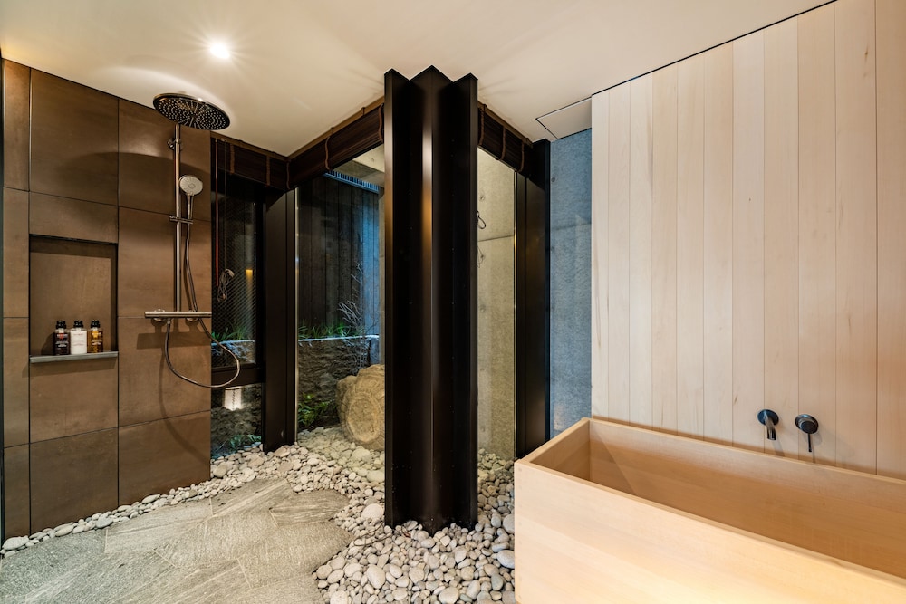 プレミアム ルーム ダブルベッド 2 台 (Garden) バスルーム0 | 源氏京都