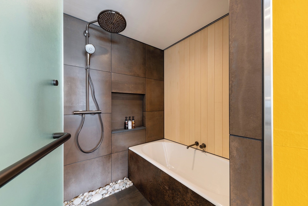 デラックス ルーム バルコニー (River) バスルーム0 | 源氏京都