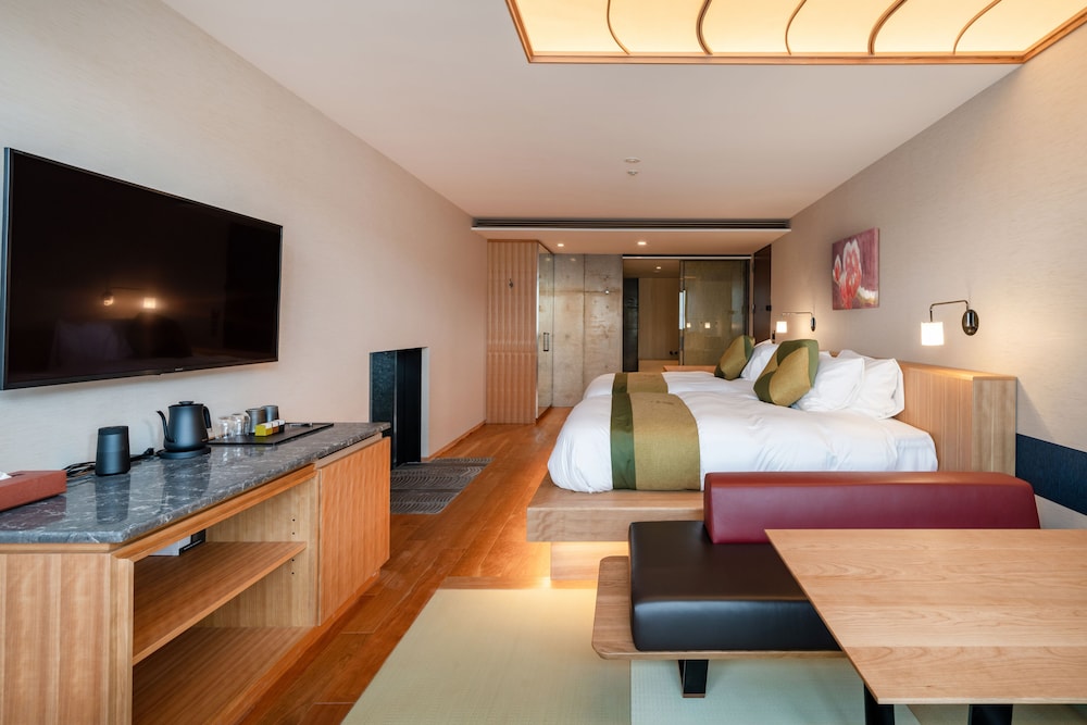 プレミアム ルーム ダブルベッド 2 台 (Garden) 客室1 | 源氏京都