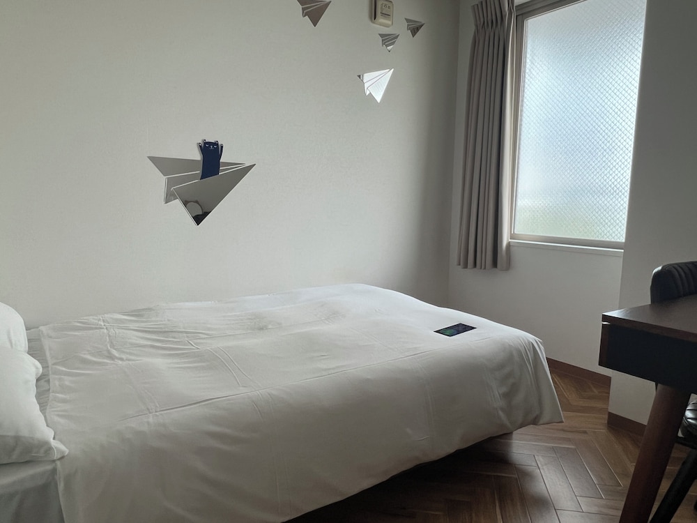 スタンダード ダブルルーム 客室13 | ホテル湾 Osaka ebisu