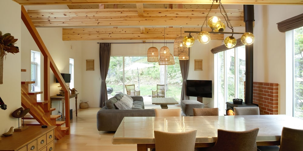 ヴィラ リビング エリア1 | 軽井沢ファニーアワーズ