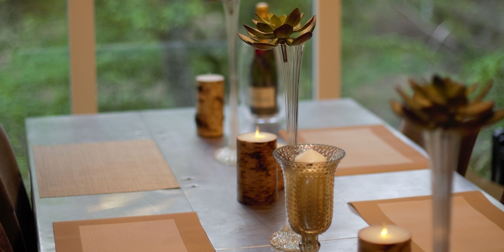 ヴィラ 客室内のダイニングエリア0 | 軽井沢ファニーアワーズ