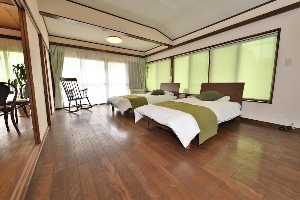 ベーシック ハウス (1-4名予約は1階2部屋のみ、5-6名は3部屋、7-9名は4部屋) 客室1 | 山葵 - WASABI -
