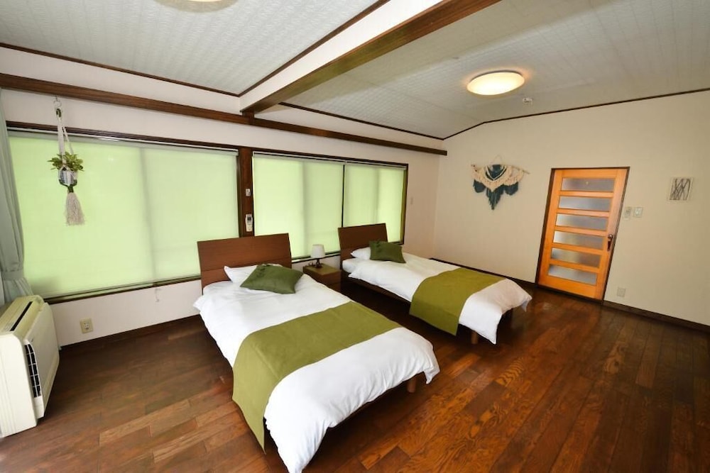 ベーシック ハウス (1-4名予約は1階2部屋のみ、5-6名は3部屋、7-9名は4部屋) 客室2 | 山葵 - WASABI -