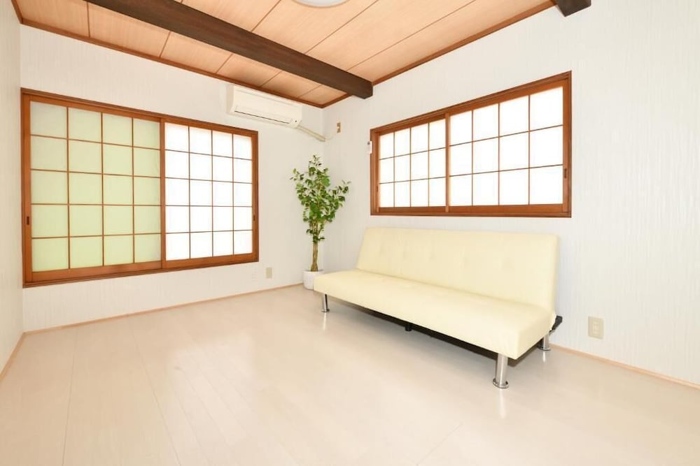 ベーシック ハウス (1-4名予約は1階2部屋のみ、5-6名は3部屋、7-9名は4部屋) 客室4 | 山葵 - WASABI -
