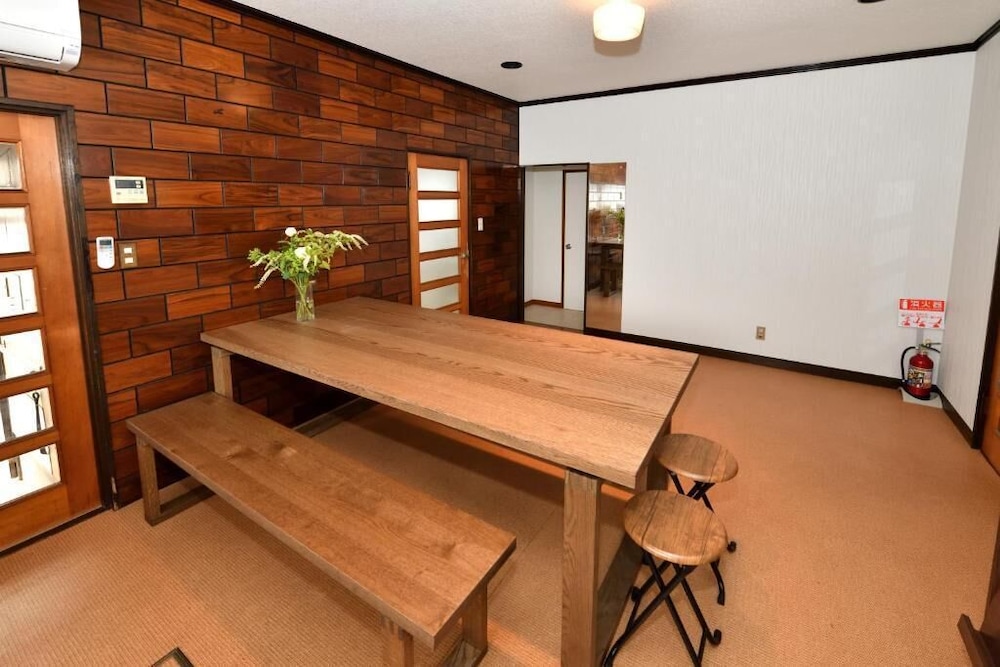 ベーシック ハウス (1-4名予約は1階2部屋のみ、5-6名は3部屋、7-9名は4部屋) 専用キッチン2 | 山葵 - WASABI -