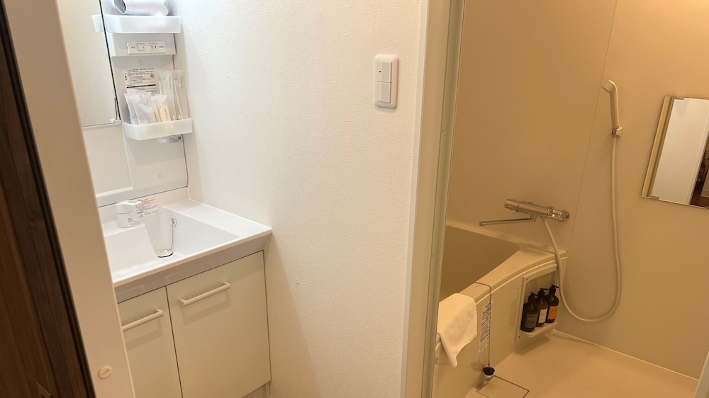 コンド5ベッド 禁煙 バスルーム1 | ホテルリビングイン那覇港前