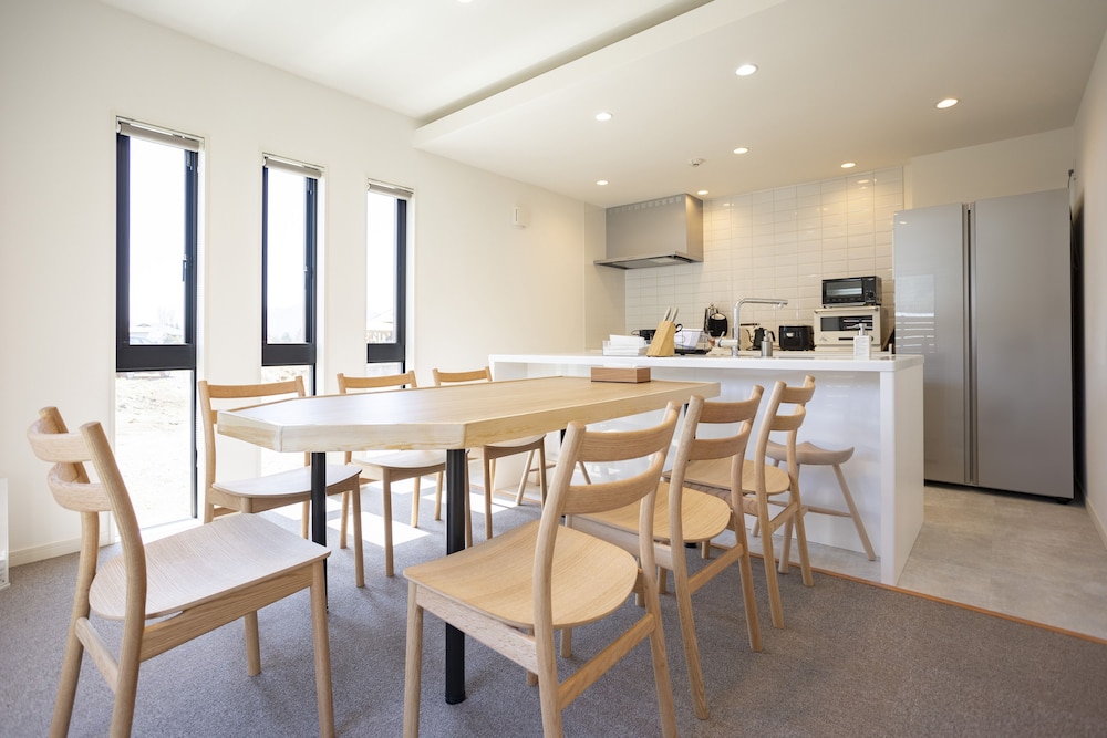 ラグジュアリー ヴィラ ダイニングルーム1 | 浅江 ASAE