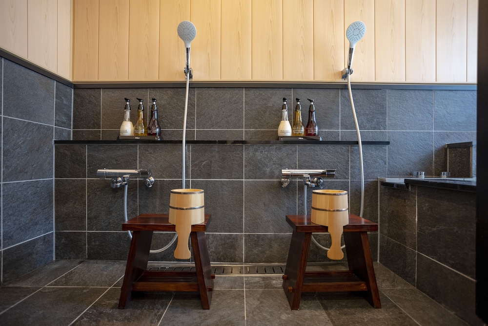 ラグジュアリー ヴィラ バスルーム1 | 浅江 ASAE