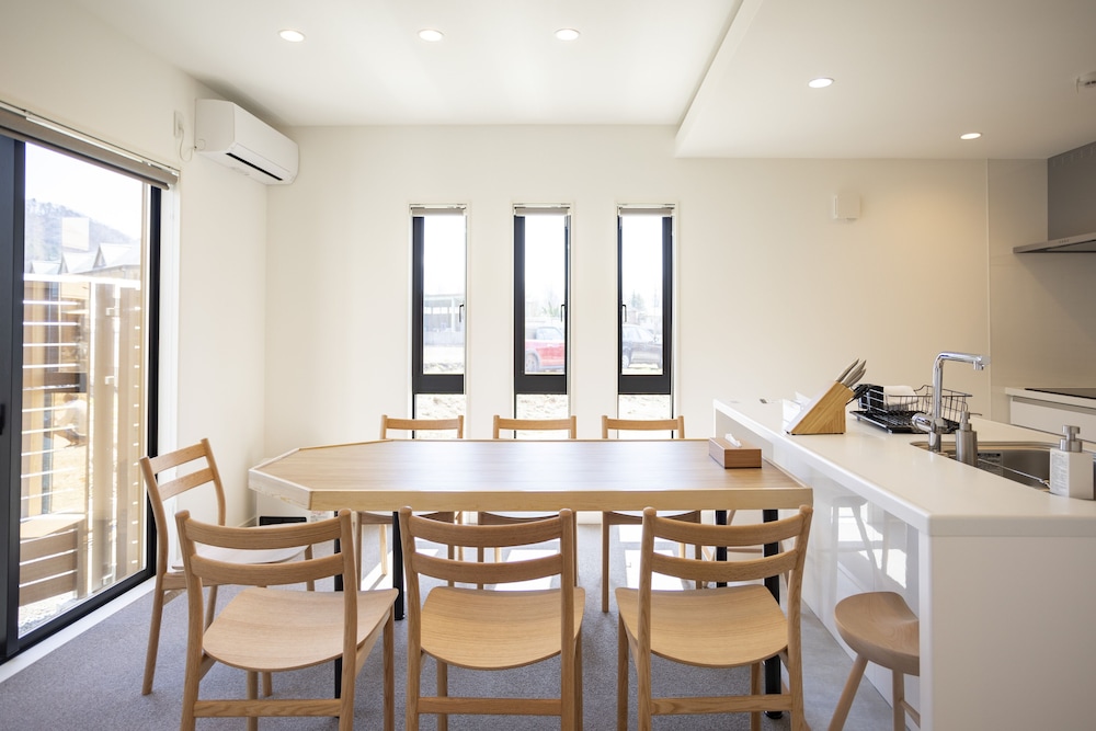 ラグジュアリー ヴィラ ダイニングルーム2 | 浅江 ASAE