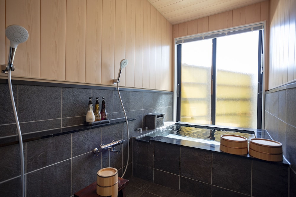 ラグジュアリー ヴィラ バスルーム6 | 浅江 ASAE