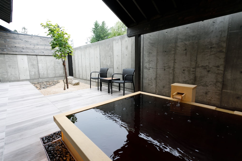 源泉かけ流し露天風呂付き 51sqm - デラックスツイン 禁煙 客室2 | 十勝川モール温泉 清寂房