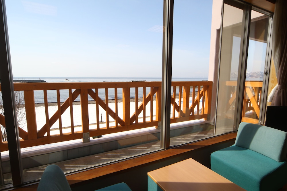 2階和室18畳(トイレ・洗面付き) 部屋からの景観0 | 天然豊浦温泉しおさい