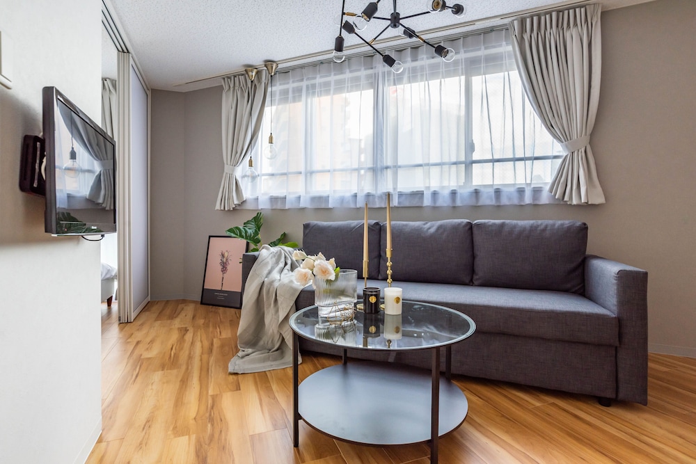 デザイン アパートメント リビング エリア1 | Exia Daikoku AFP Apartment
