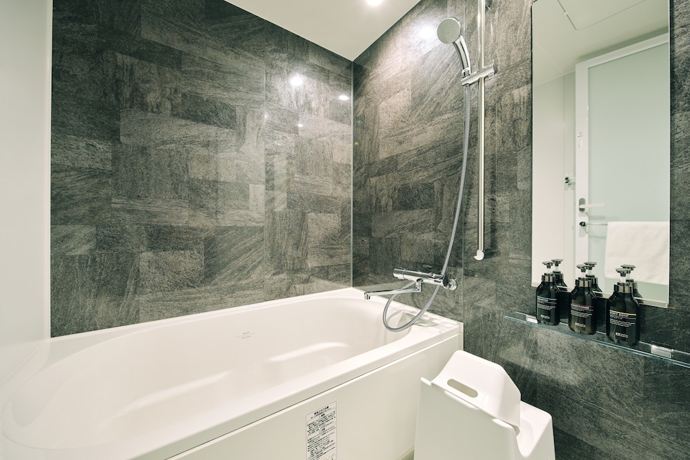 クイーンルーム 禁煙 バスルーム1 | OMO3 東京赤坂 by 星野リゾート