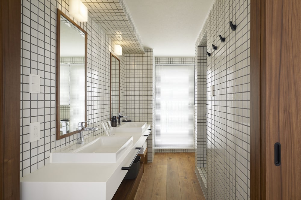 スーペリア トリプルルーム バスルーム0 | OMO5 京都三条 by 星野リゾート