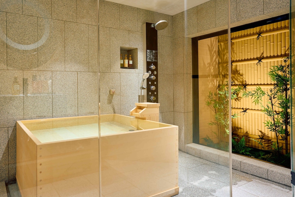 ファミリー ペントハウス バスルーム2 | 今昔荘 大阪 天保山 - 生洲・高灯籠