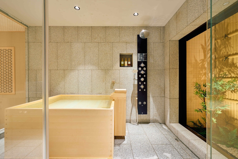 ファミリー ペントハウス バスルーム3 | 今昔荘 大阪 天保山 - 生洲・高灯籠