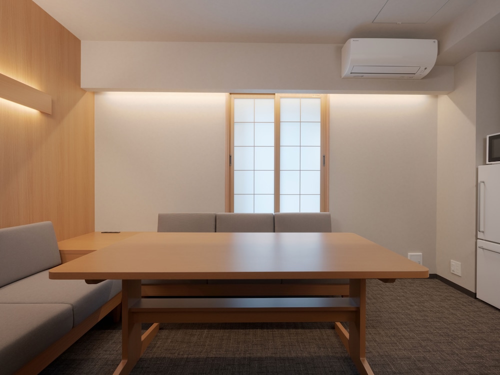 2ベッドルームファミリーアパートメント 客室1 | MIMARU東京 STATION EAST