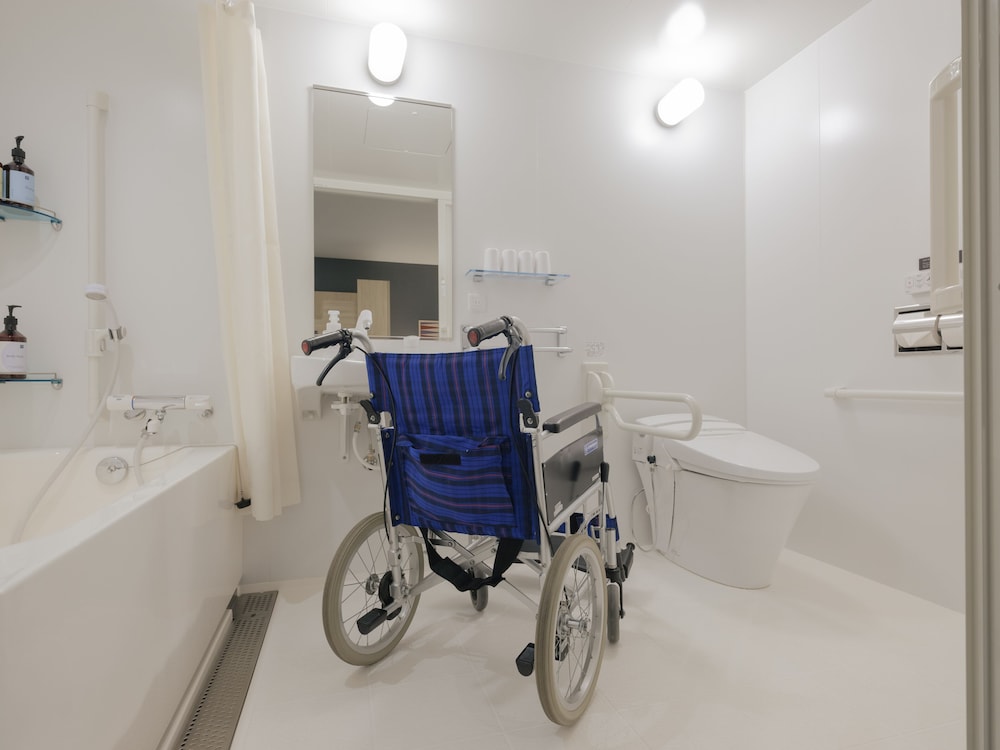 アクセシブルルーム (二段ベッド付) 禁煙 バスルーム1 | MIMARU大阪 難波STATION