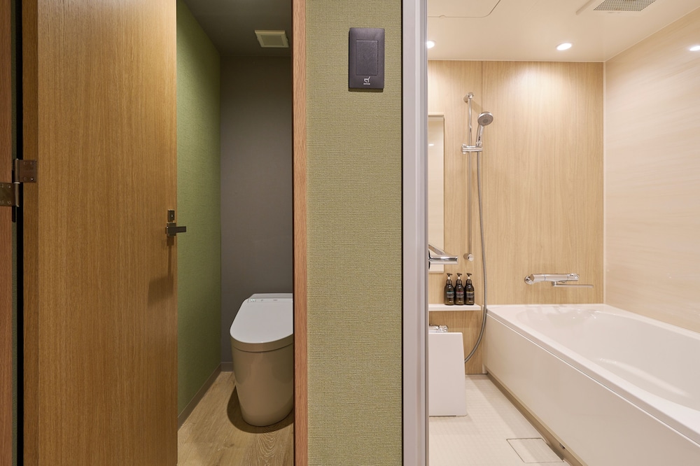 ツインルーム ソファベッド付 バスルーム1 | OMO5 金沢片町 by 星野リゾート