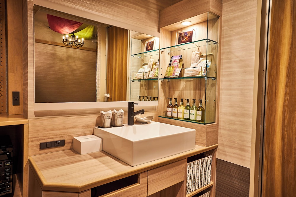 エコノミールーム 喫煙可 バスルーム1 | ホテルバリアンリゾート新宿グランピング店 - 大人限定