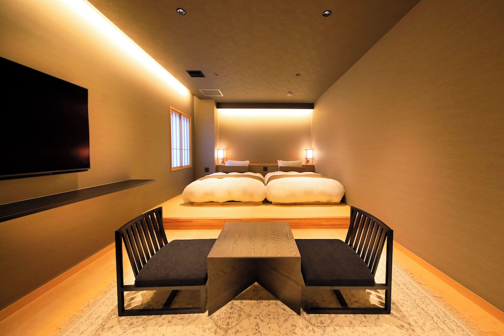 スタンダード ツインルーム 36平米 禁煙 夕食 会席料理 18時or19時30開始 [アレルギーはホテルまで要事前連絡] 客室3 | 和空 成田山門前